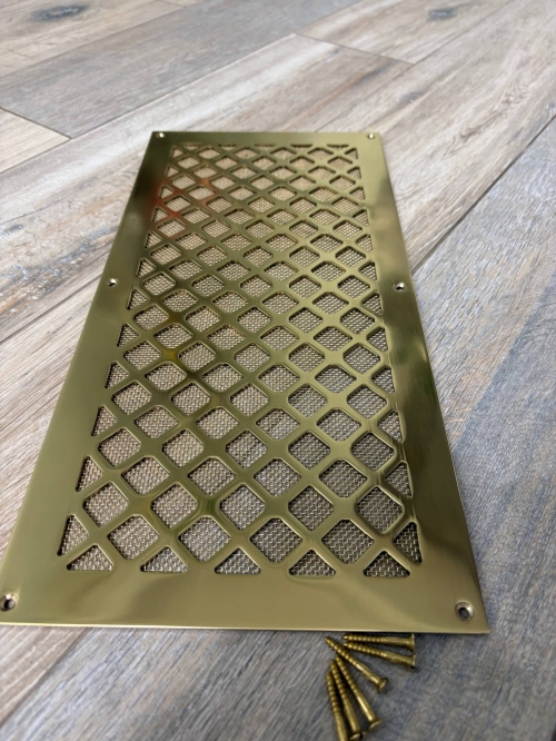 Вентиляционная решётка латунная полированная с сеточкой и шурупами ЛР18 400х200